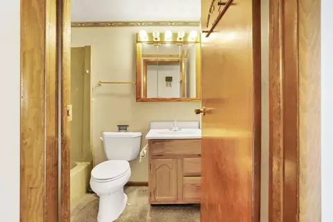 Bath - 2024 Owens Rd W, Prospect, OH 43342 photo 1 of 4