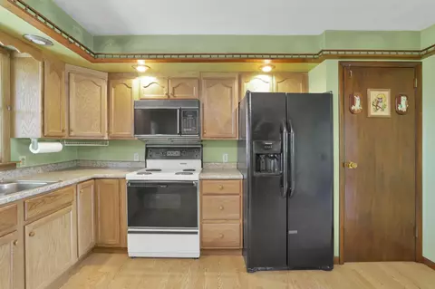 Kitchen - 2024 Owens Rd W, Prospect, OH 43342 photo 1 of 3