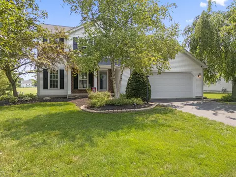 2155 Parklawn Dr, Lewis Center, OH 43035