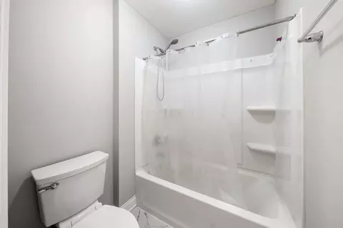 Bath - 324 W Wind Rd, Delaware, OH 43015 photo 3 of 3