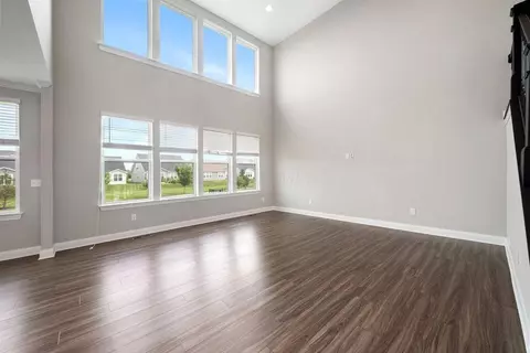 Living - 324 W Wind Rd, Delaware, OH 43015 photo 4 of 8