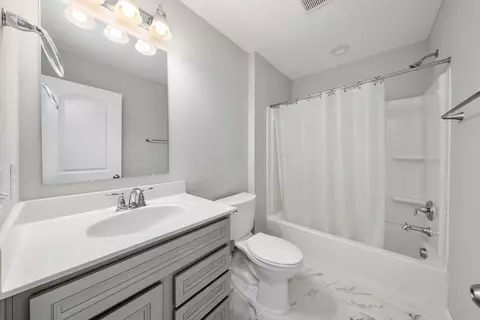 Bath - 324 W Wind Rd, Delaware, OH 43015 photo 2 of 3