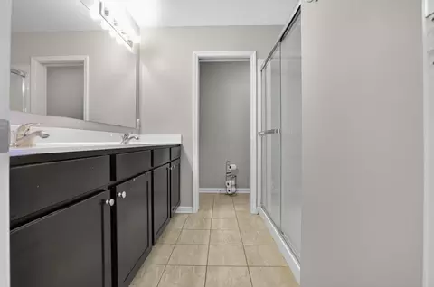 Bath - 2660 Spring Grove Ave, Lancaster, OH 43130 photo 1 of 5