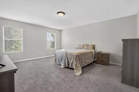 Bedroom - 2660 Spring Grove Ave, Lancaster, OH 43130 photo 4 of 8