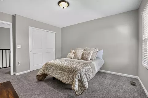 Bedroom - 2660 Spring Grove Ave, Lancaster, OH 43130 photo 8 of 8