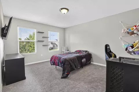 Bedroom - 2660 Spring Grove Ave, Lancaster, OH 43130 photo 1 of 8