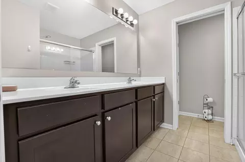 Bath - 2660 Spring Grove Ave, Lancaster, OH 43130 photo 2 of 5