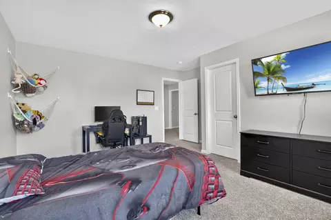 Bedroom - 2660 Spring Grove Ave, Lancaster, OH 43130 photo 2 of 8