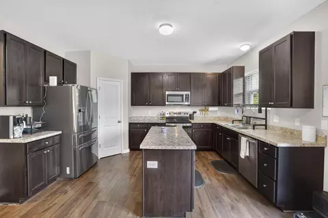 Kitchen - 2660 Spring Grove Ave, Lancaster, OH 43130 photo 3 of 5