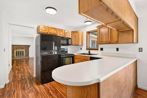 Kitchen - 367 Lawnwood Dr, Circleville, OH 43113 photo 4 of 5
