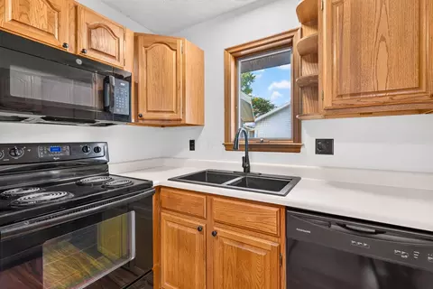 Kitchen - 367 Lawnwood Dr, Circleville, OH 43113 photo 5 of 5