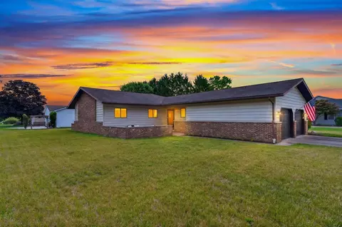 Exterior - 367 Lawnwood Dr, Circleville, OH 43113 photo 1 of 16