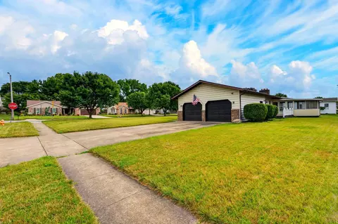 Exterior - 367 Lawnwood Dr, Circleville, OH 43113 photo 3 of 16