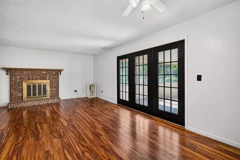 Living - 367 Lawnwood Dr, Circleville, OH 43113 photo 5 of 5