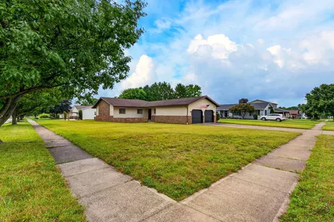 Exterior - 367 Lawnwood Dr, Circleville, OH 43113 photo 7 of 16