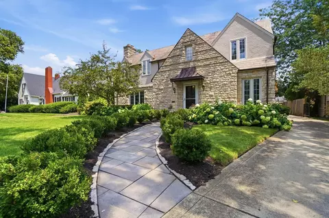 2656 Tremont Rd, Columbus, OH 43221