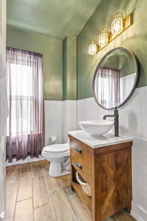 Bath - 311 E Main St, Circleville, OH 43113 photo 7 of 7