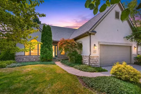 895 Linworth Village Dr, Columbus, OH 43235