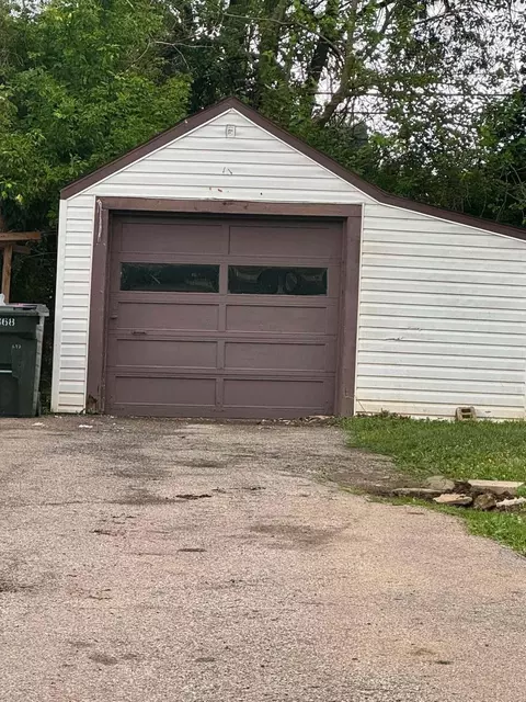 2362 Joyce Ave, Columbus, OH 43211 photo 3