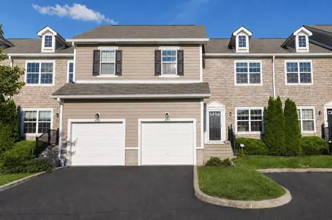 8034 Ravine Run Ln, Columbus, OH 43235