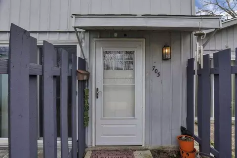 703 Cherry Hollow Rd #B, Columbus, OH 43228