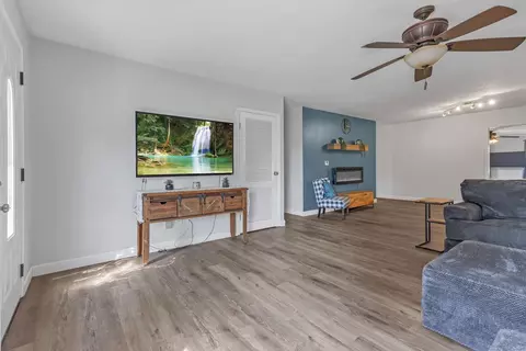 Living - 84 Maureen Dr, Heath, OH 43056 photo 2 of 5