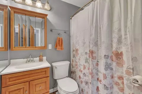 Bath - 84 Maureen Dr, Heath, OH 43056 photo 1 of 5