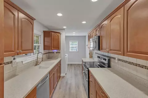 Kitchen - 84 Maureen Dr, Heath, OH 43056 photo 2 of 5