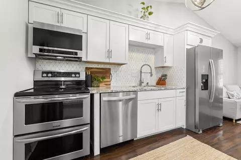 Kitchen - 4520 Glenhaven Dr, Columbus, OH 43231 photo 2 of 2