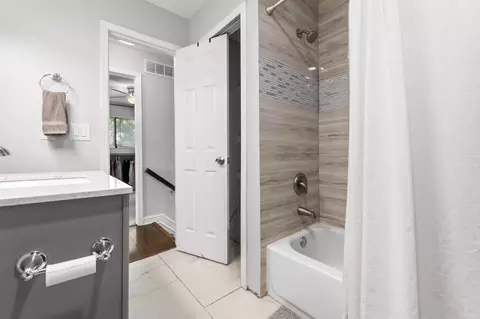 Bath - 4520 Glenhaven Dr, Columbus, OH 43231 photo 2 of 4
