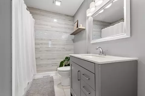 Bath - 4520 Glenhaven Dr, Columbus, OH 43231 photo 1 of 4
