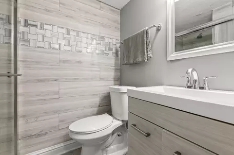 Bath - 4520 Glenhaven Dr, Columbus, OH 43231 photo 3 of 4
