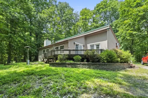 1733 Mohican Ln, Sugar Grove, OH 43155