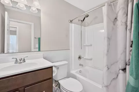 Bath - 4932 Crestbrook Dr, Lockbourne, OH 43137 photo 2 of 2