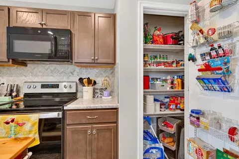 Kitchen - 4932 Crestbrook Dr, Lockbourne, OH 43137 photo 5 of 5