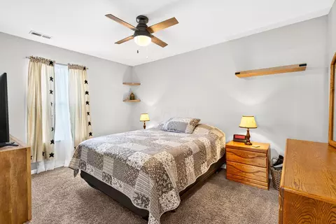 Bedroom - 4932 Crestbrook Dr, Lockbourne, OH 43137 photo 3 of 5