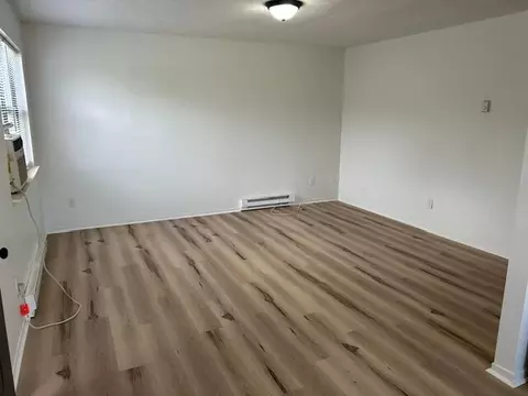 Living - 270 Everett Ave, Newark, OH 43055 photo 1 of 2