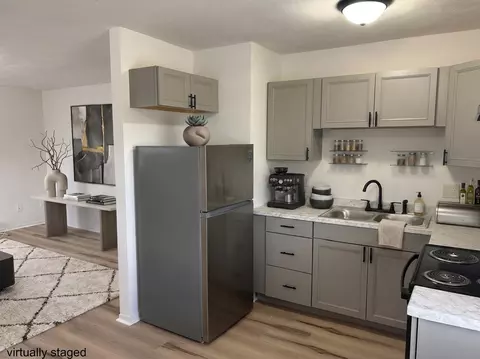 Kitchen - 270 Everett Ave, Newark, OH 43055 photo 3 of 3
