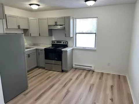 Kitchen - 270 Everett Ave, Newark, OH 43055 photo 1 of 2
