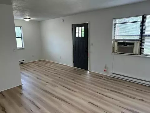 Living - 270 Everett Ave, Newark, OH 43055 photo 2 of 2