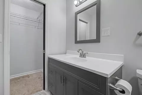 Bath - 2850 Locust Dr, Springfield, OH 45504 photo 3 of 4