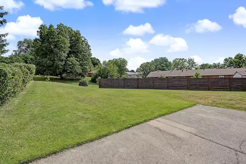 Exterior - 2850 Locust Dr, Springfield, OH 45504 photo 3 of 4