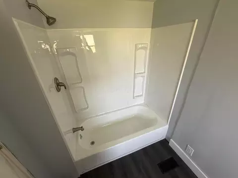 Bath - 132 Scioto St, Marion, OH 43302 photo 2 of 2
