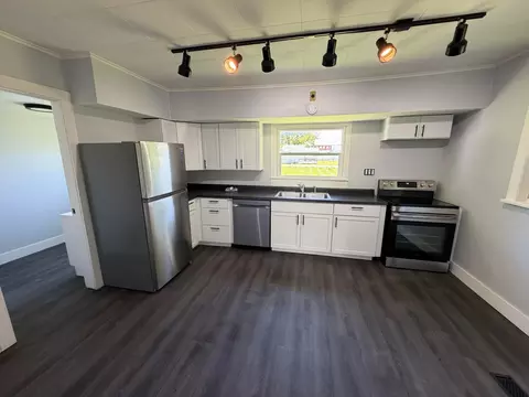 Kitchen - 132 Scioto St, Marion, OH 43302 photo 1 of 2