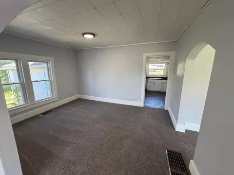 Living - 132 Scioto St, Marion, OH 43302 photo 3 of 6
