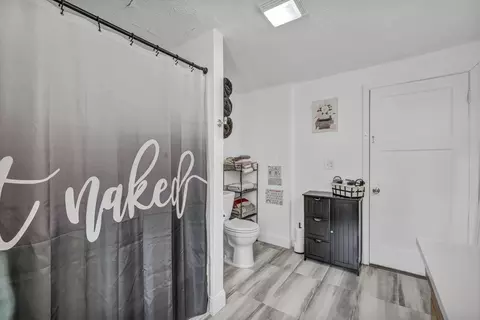 Bath - 198 Chicago Ave, Marion, OH 43302 photo 1 of 3