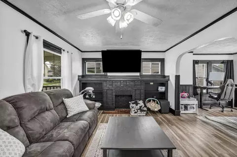 Living - 198 Chicago Ave, Marion, OH 43302 photo 1 of 2