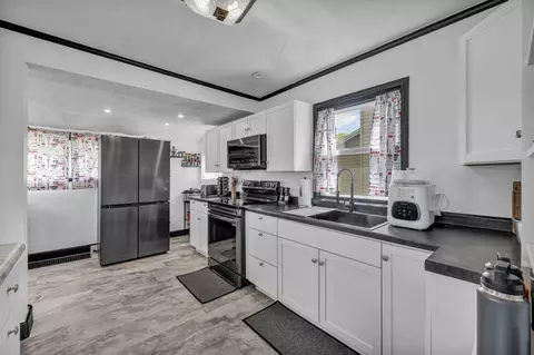 Kitchen - 198 Chicago Ave, Marion, OH 43302 photo 4 of 4