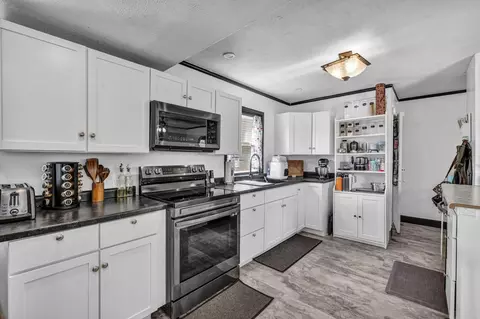 Kitchen - 198 Chicago Ave, Marion, OH 43302 photo 1 of 4