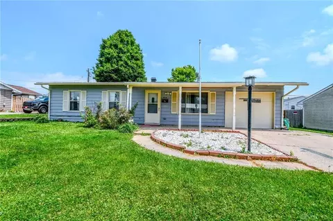 814 Bellows Dr, New Carlisle, OH 45344